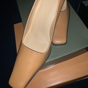 Ann Klein's tan leather 7 1/2 - square toed pump!